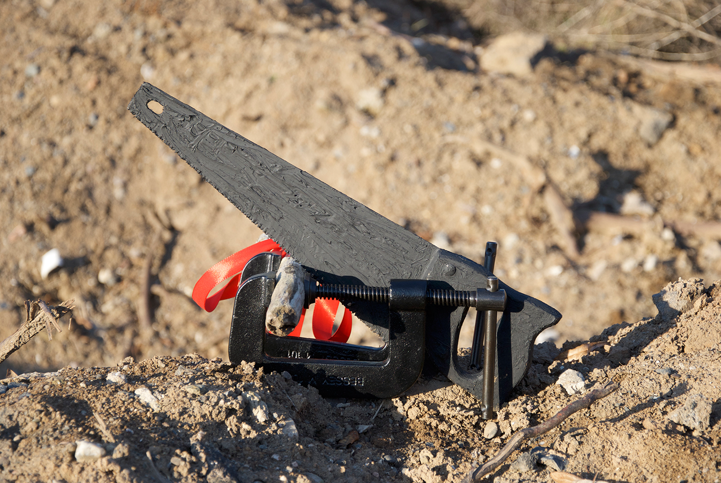 The picture is showing the sculpture Terrier by the artist Sandra Miriam Ehlen